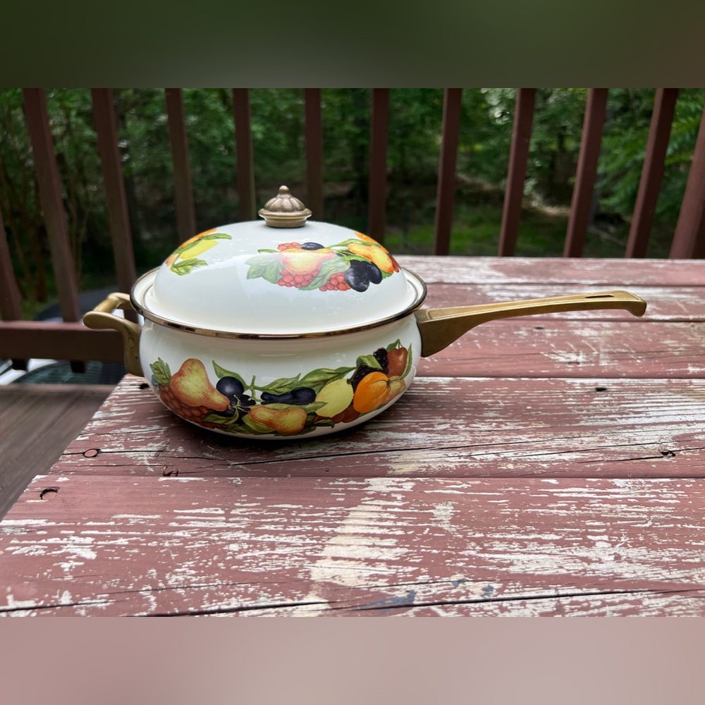 Vintage Regency Club 8" Covered Saucepan Enamel Fruit Design & Brass Handle|Chef - Picture 2 of 16